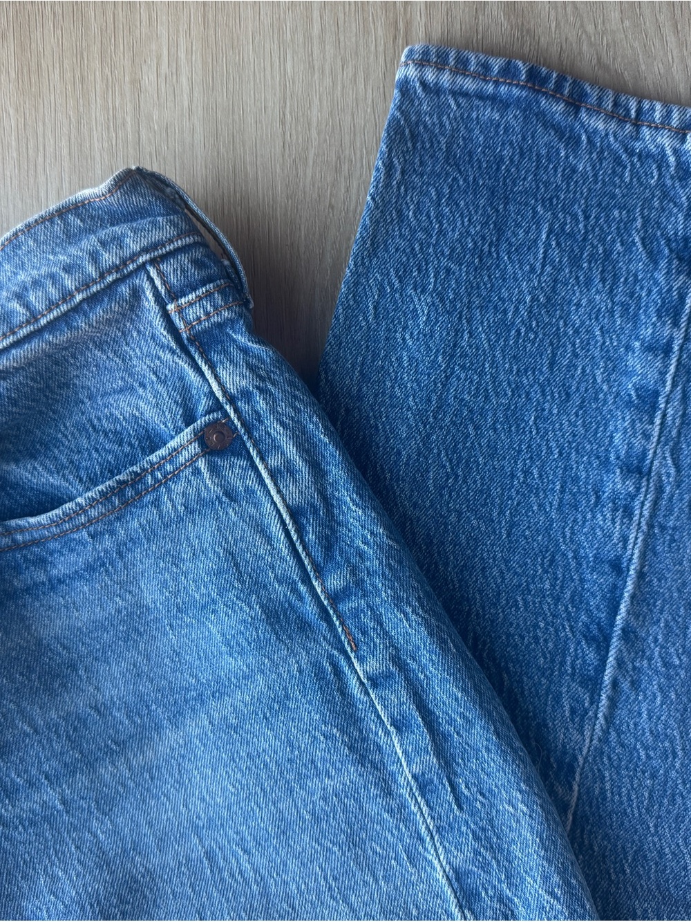 Levi’s High-Rise Straight Leg Jeans in Medium Blue - Picture 3 of 3